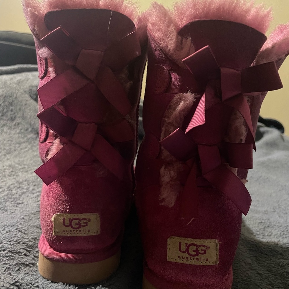 Pink bow Uggs size 8 used